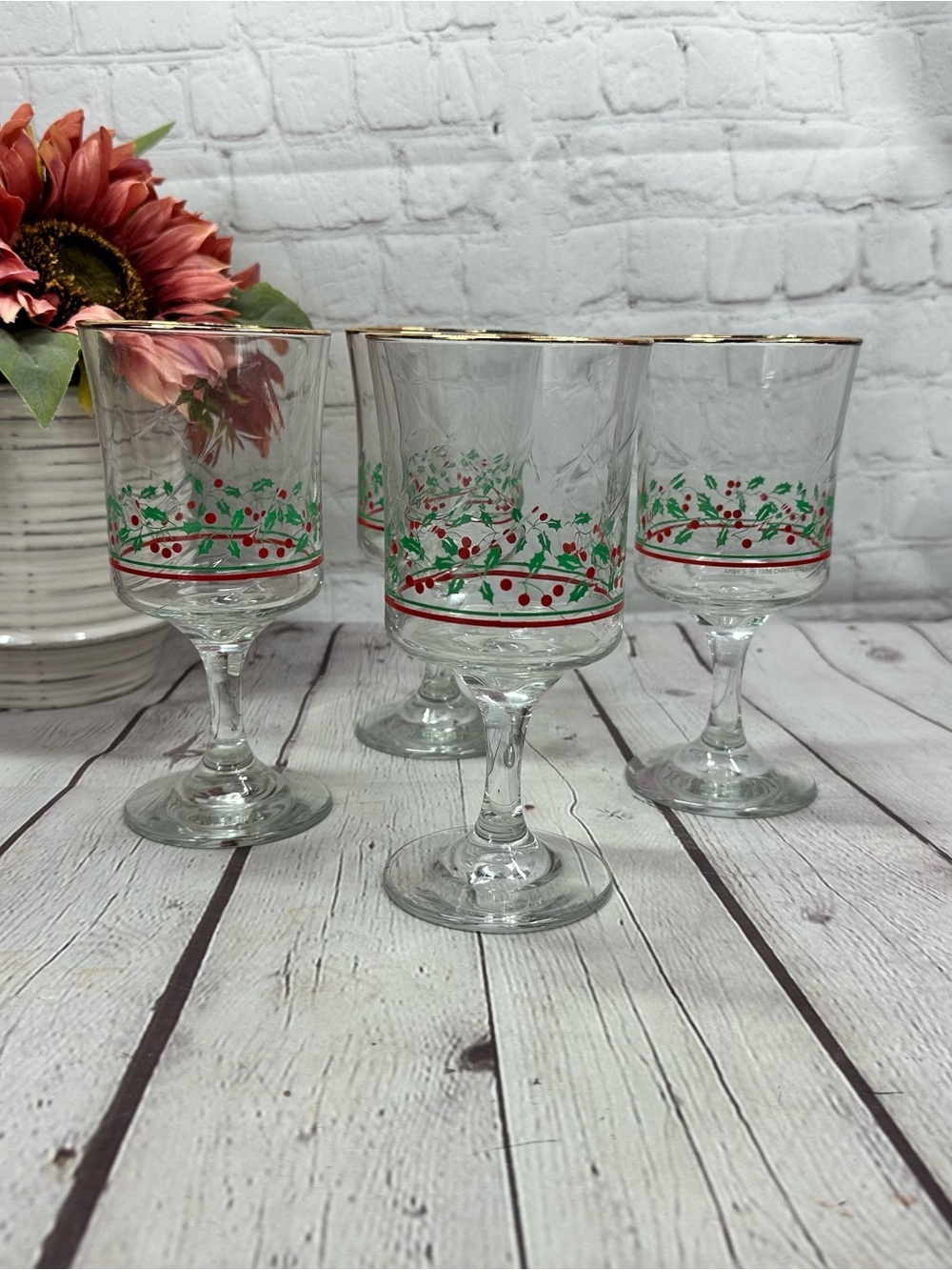 vtg 1986 arby's 4c christmas collection Stemmed water goblet Glass holly berry